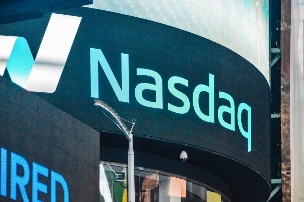 What is the Nasdaq 100 (NAS100) Index & How to Trade It? / Axi UK